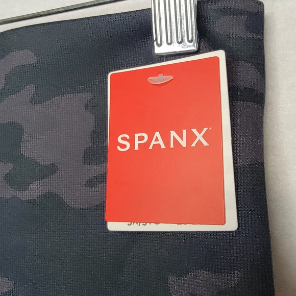NWT Spanx Women's Camo Leggings - Black SIZE M - Picture 5 of 10